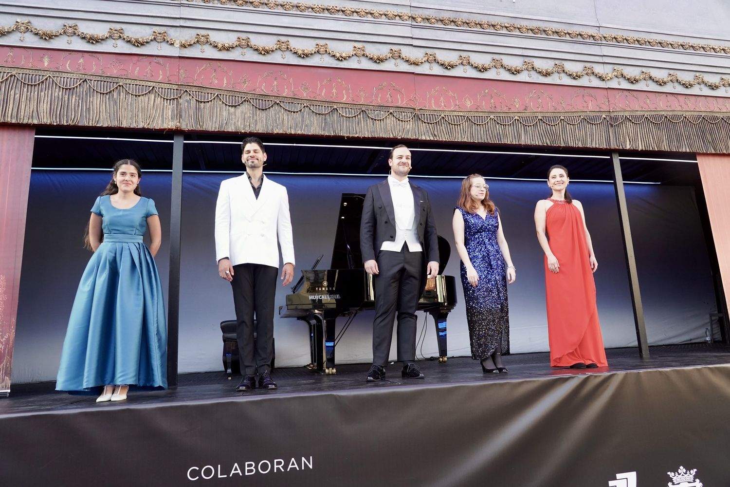 ‘La Carroza del Teatro Real’ ofrece un concierto lírico con motivo de la parada en León del ‘Tour del talento’ | Campillo / ICAL