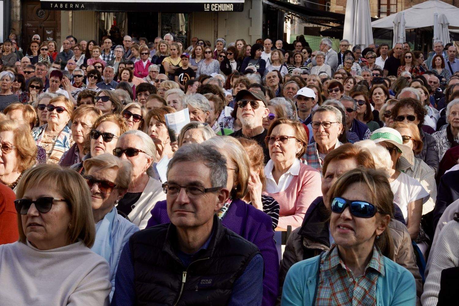 ‘La Carroza del Teatro Real’ ofrece un concierto lírico con motivo de la parada en León del ‘Tour del talento’ | Campillo / ICAL