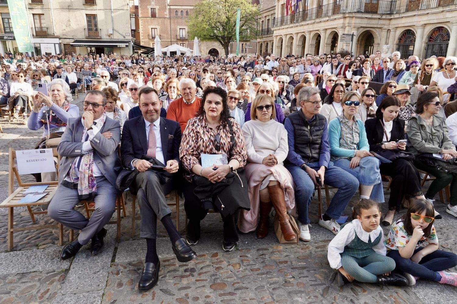 ‘La Carroza del Teatro Real’ ofrece un concierto lírico con motivo de la parada en León del ‘Tour del talento’ | Campillo / ICAL