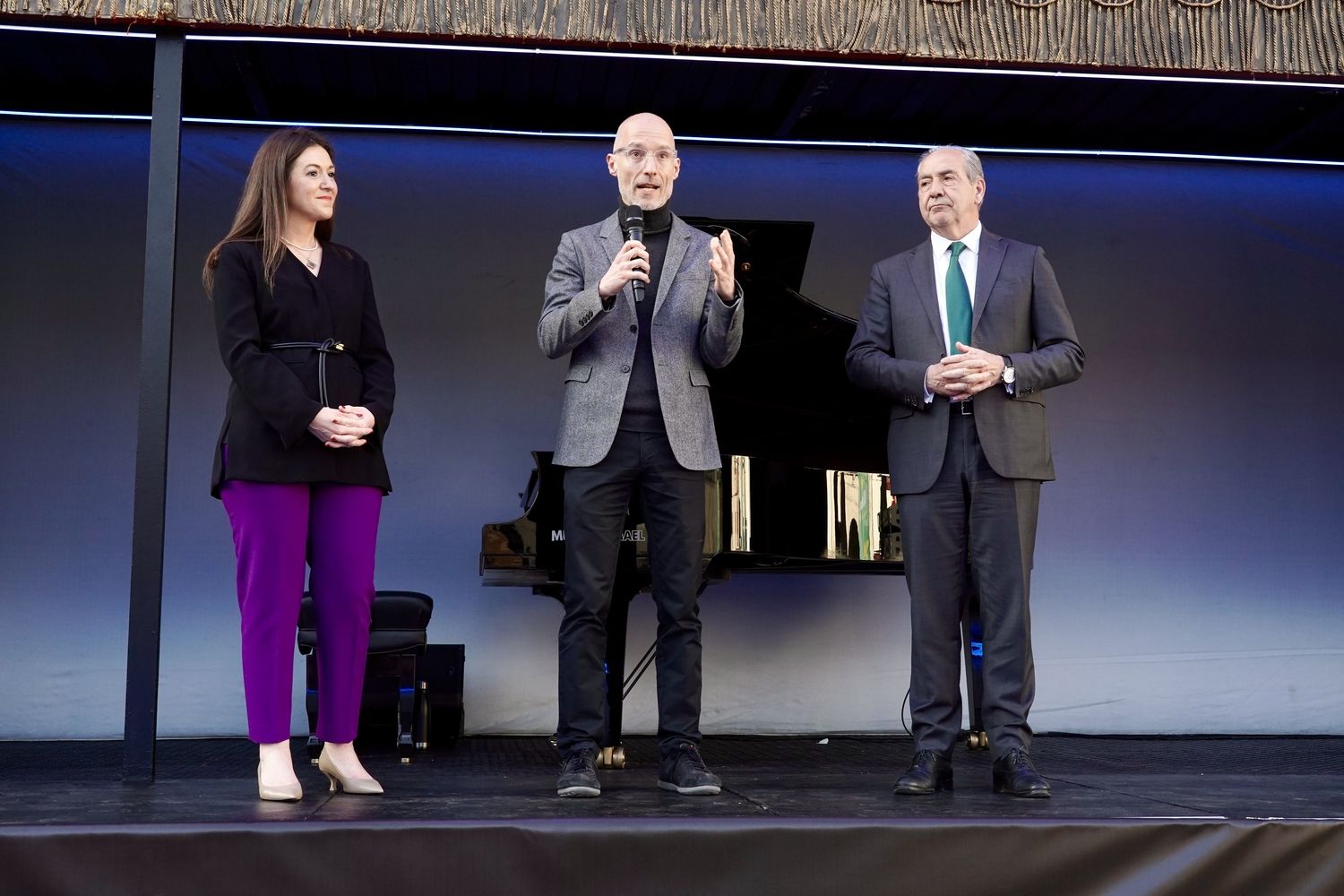 ‘La Carroza del Teatro Real’ ofrece un concierto lírico con motivo de la parada en León del ‘Tour del talento’ | Campillo / ICAL