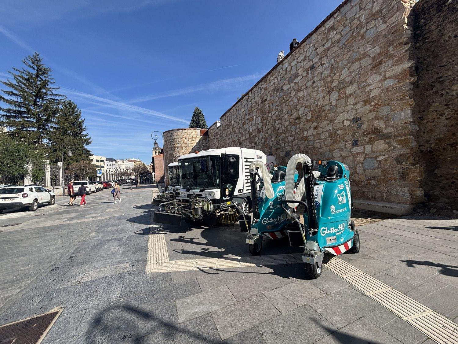 El servicio de limpieza viaria de León incorpora nuevos vehículos para seguir mejorando las “carencias” en el equipamiento El servicio de limpieza viaria de León incorpora nuevos vehículos para seguir mejorando las “carencias” en el equipamiento