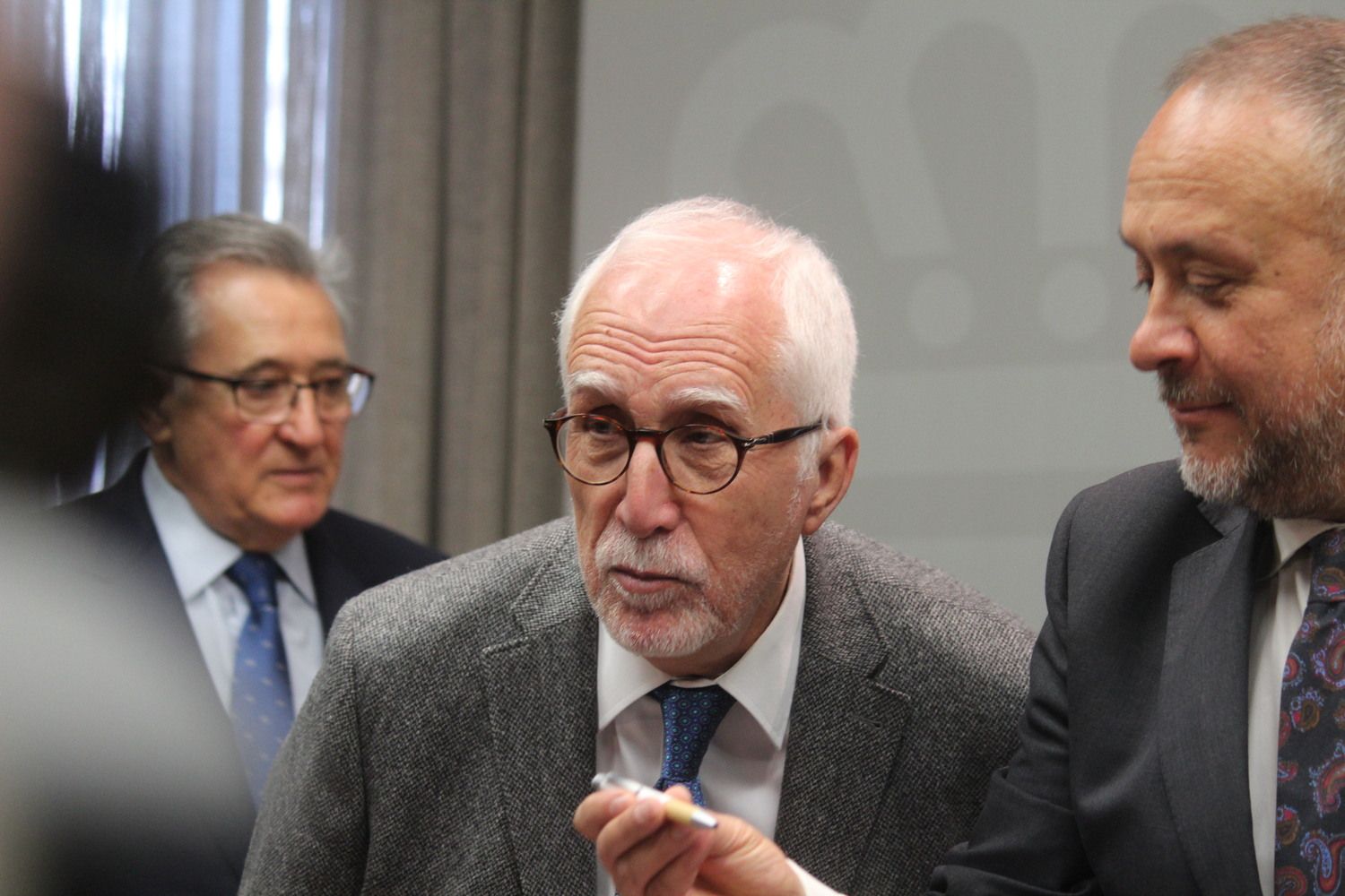 Luis Mateo Diez recibe la Medalla de Oro de la Diputación de León