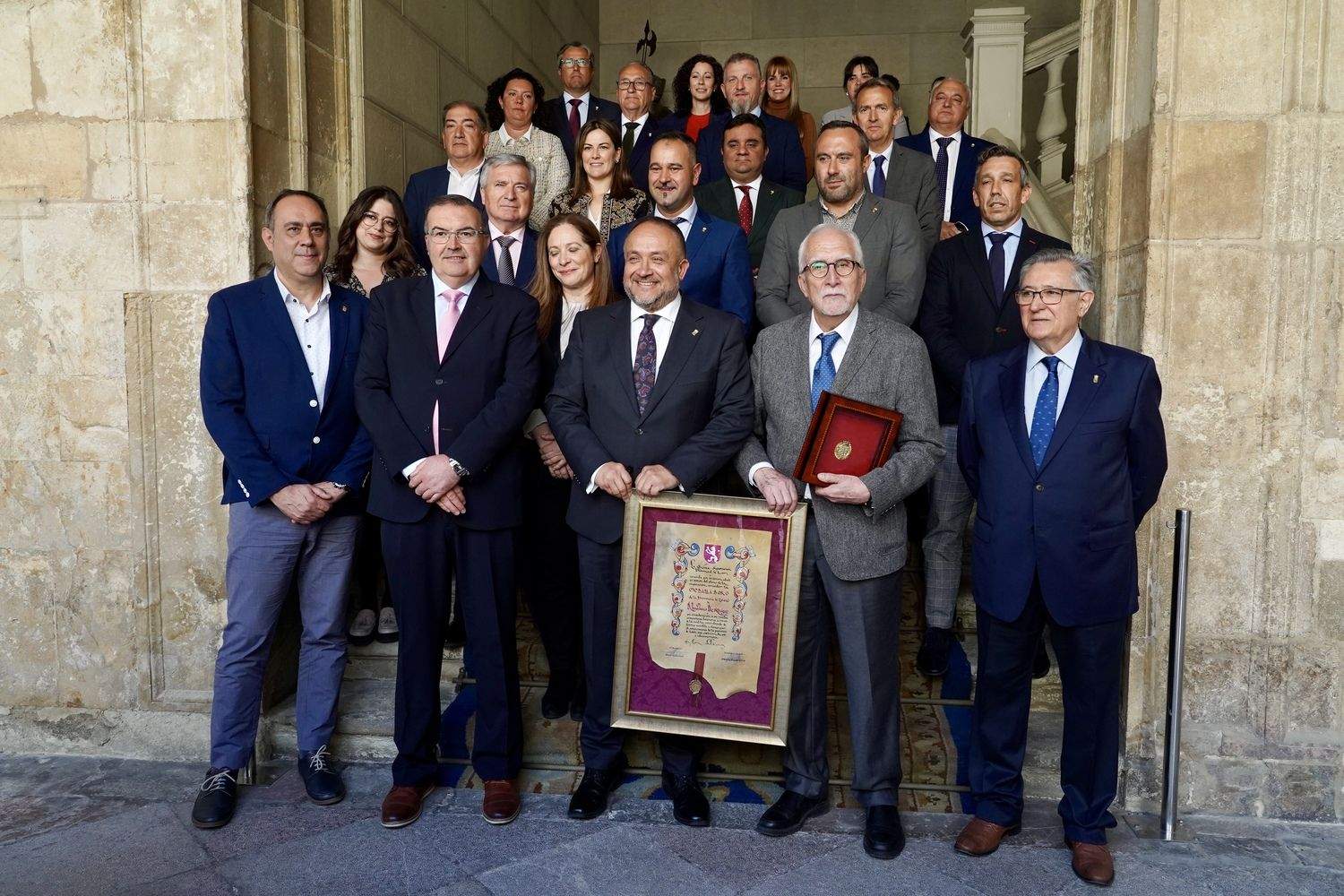 El escritor Luis Mateo Díez recibe la Medalla de Oro de la Provincia de León | Campillo / ICAL
