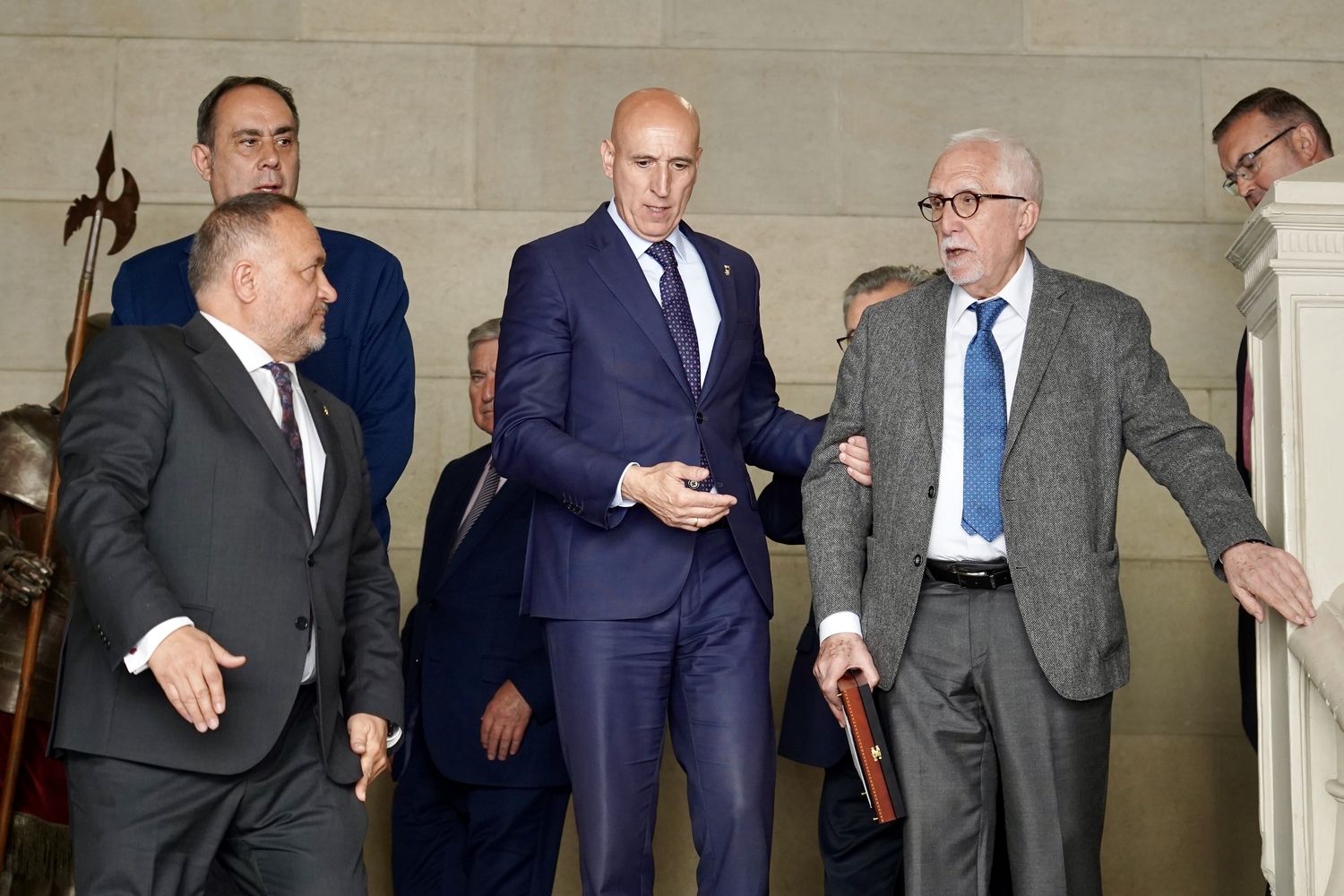 El escritor Luis Mateo Díez recibe la Medalla de Oro de la Provincia de León | Campillo / ICAL