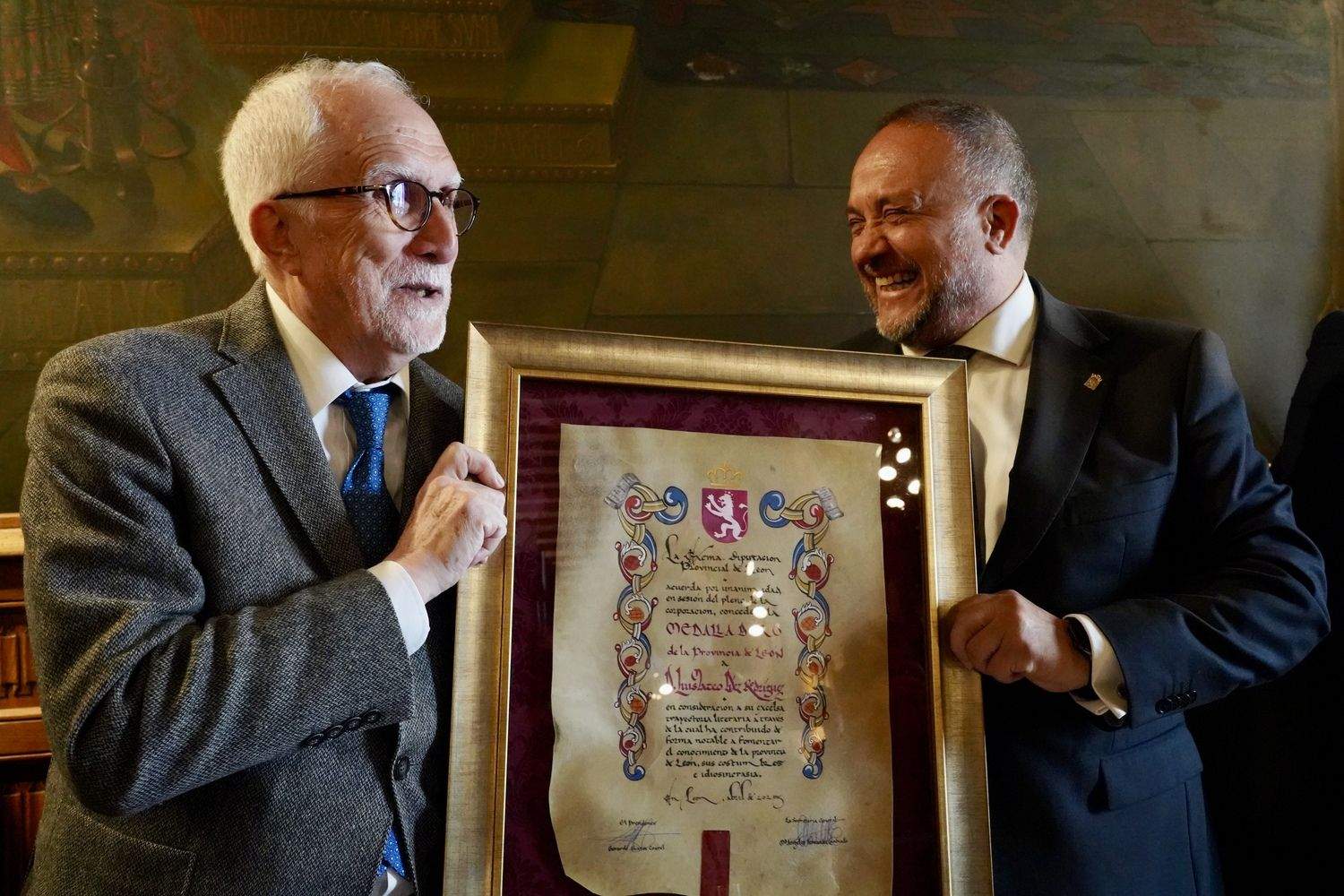 El escritor Luis Mateo Díez recibe la Medalla de Oro de la Provincia de León | Campillo / ICAL
