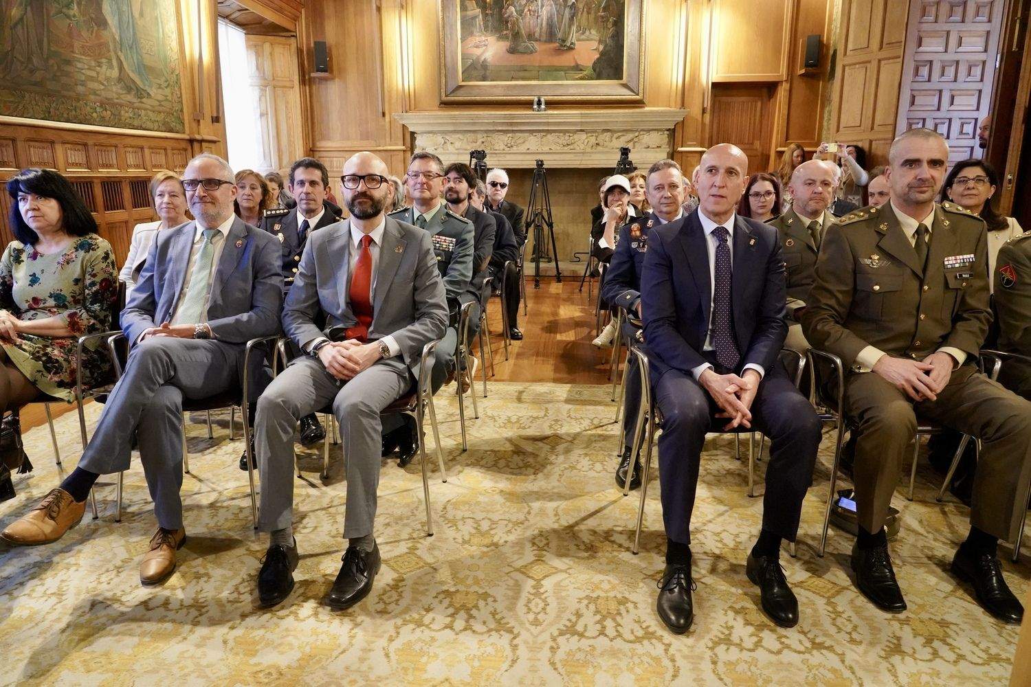 El escritor Luis Mateo Díez recibe la Medalla de Oro de la Provincia de León | Campillo / ICAL