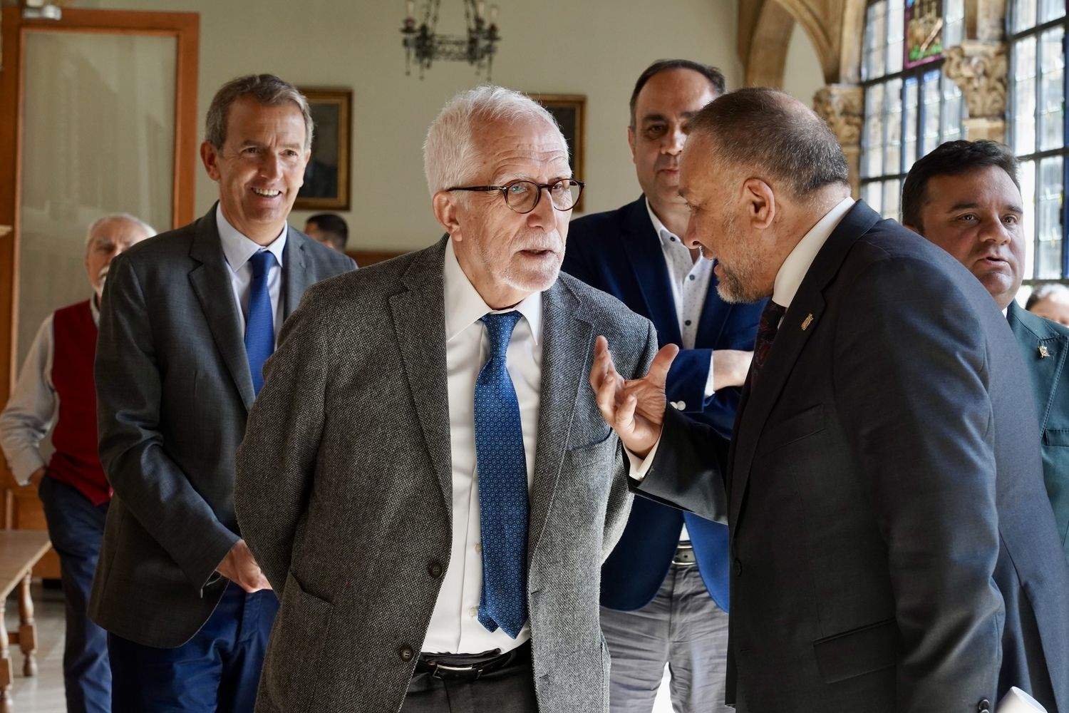 El escritor Luis Mateo Díez recibe la Medalla de Oro de la Provincia de León | Campillo / ICAL