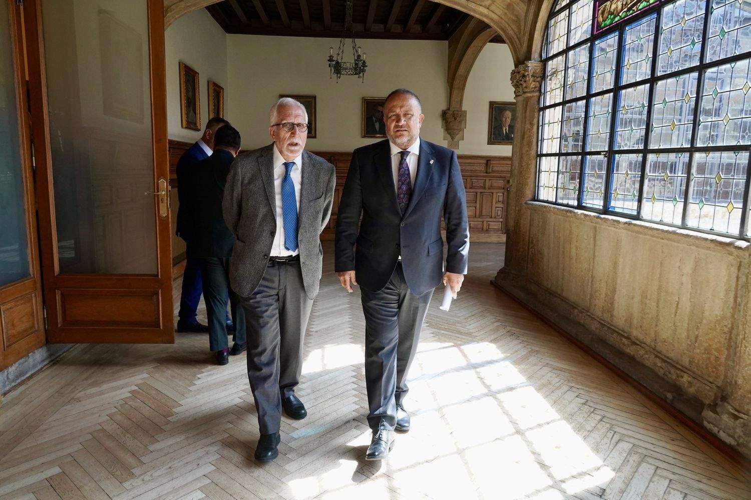 El escritor Luis Mateo Díez recibe la Medalla de Oro de la Provincia de León | Campillo / ICAL