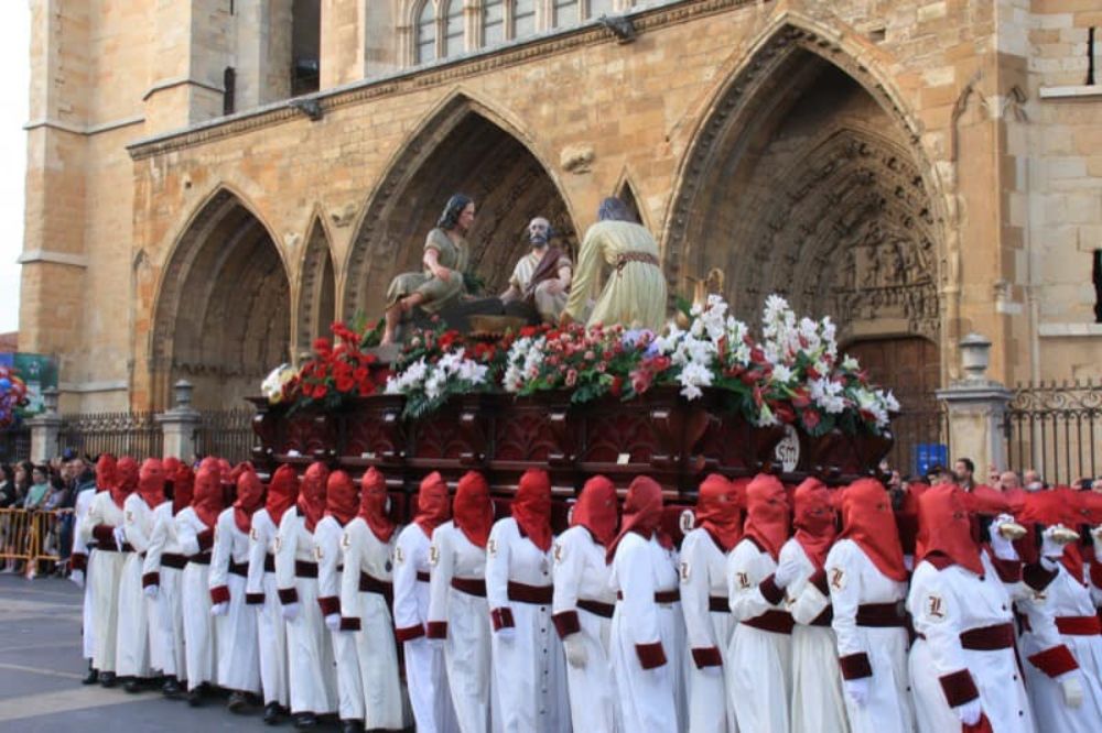 Paso del Lavatorio de la Hermandad de Santa Marta y de la Sagrada Cena de León