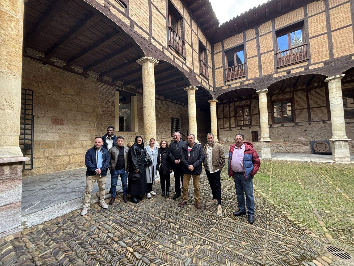 Encuentro en el Palacio Episcopal de León Encuentro en el Palacio Episcopal de León