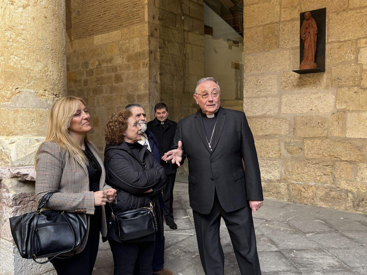 Encuentro en el Palacio Episcopal de León Encuentro en el Palacio Episcopal de León