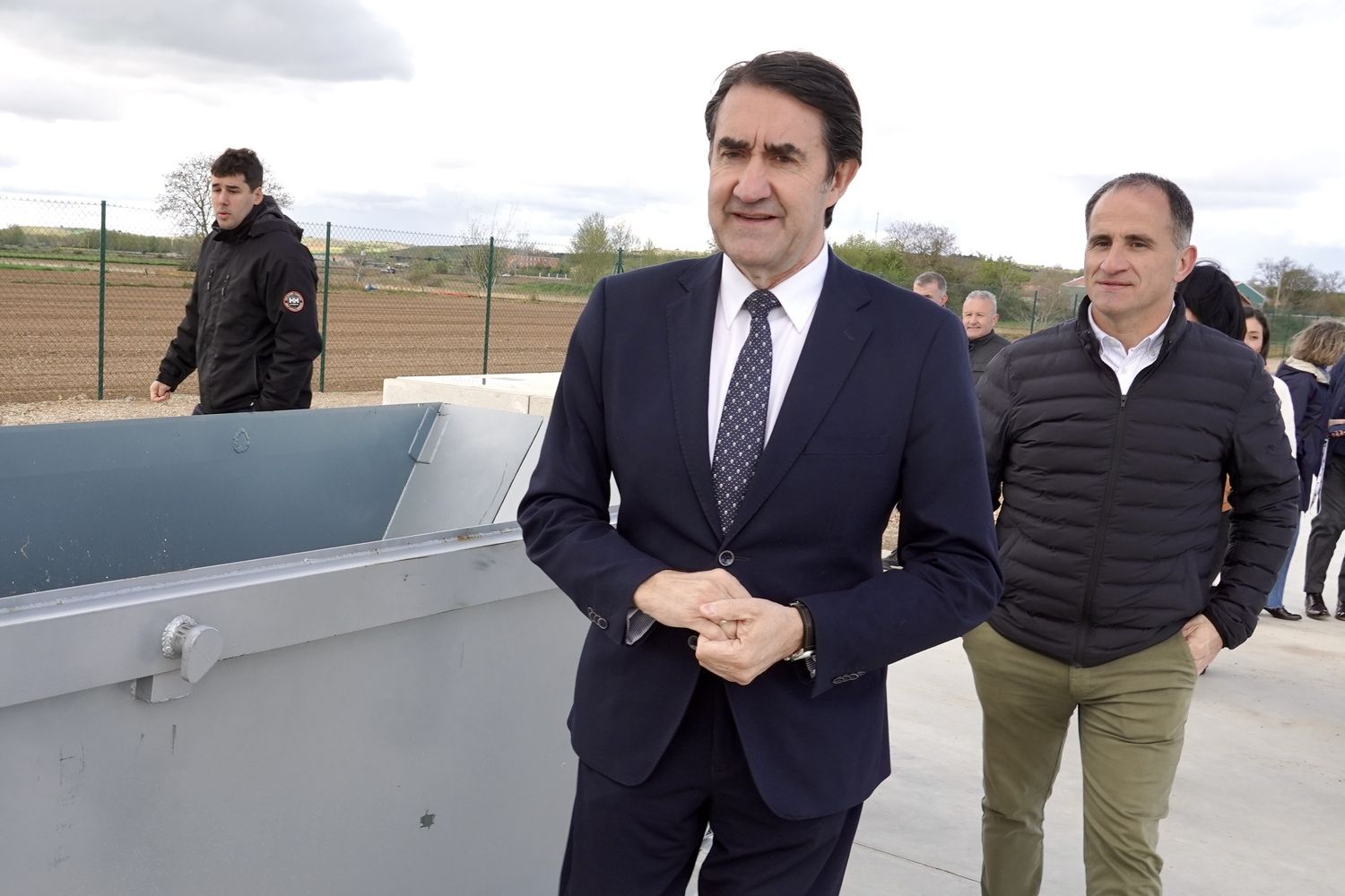 El consejero de Medio Ambiente visita la EDAR de Villaquejida | Campillo / ICAL