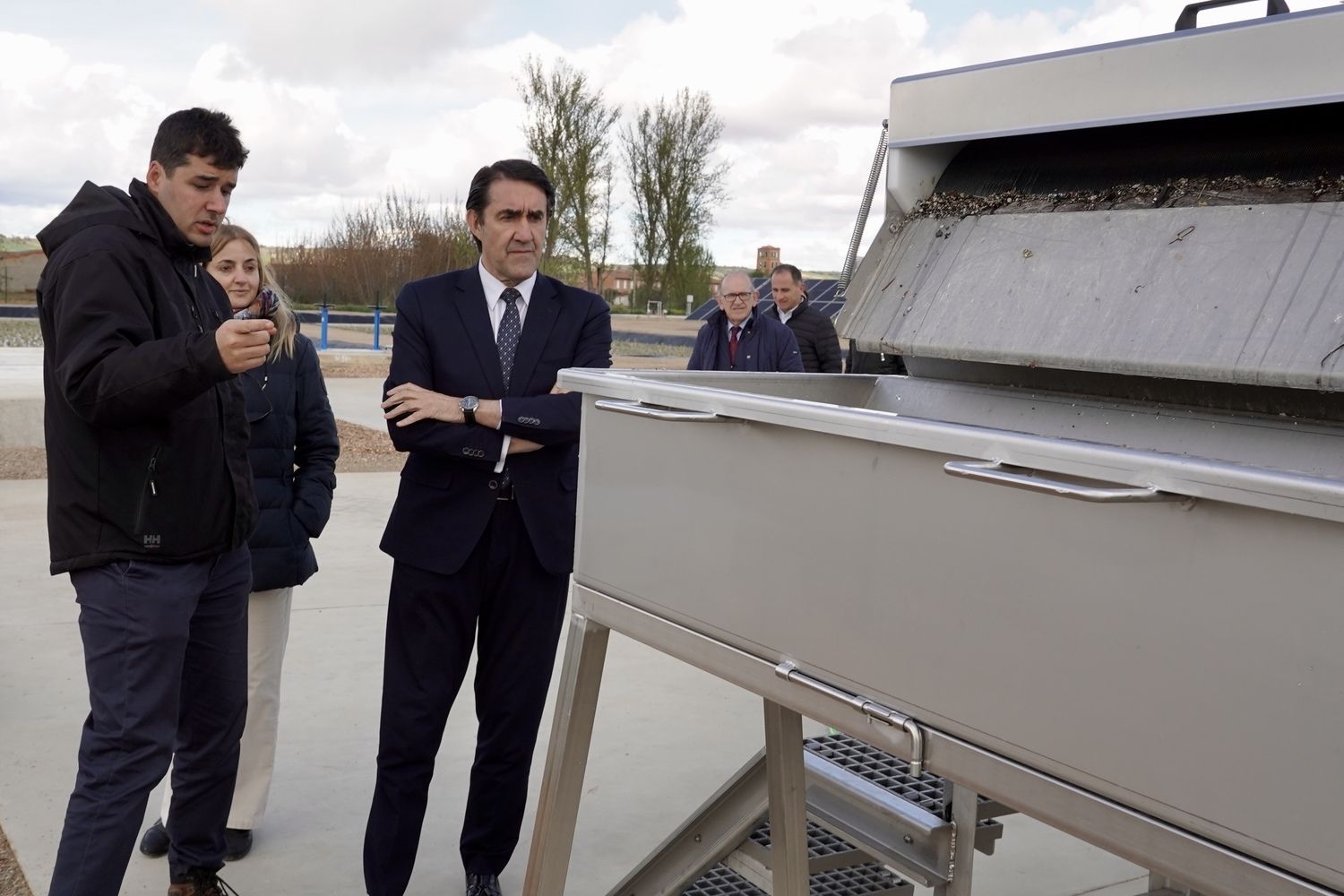 El consejero de Medio Ambiente visita la EDAR de Villaquejida | Campillo / ICAL