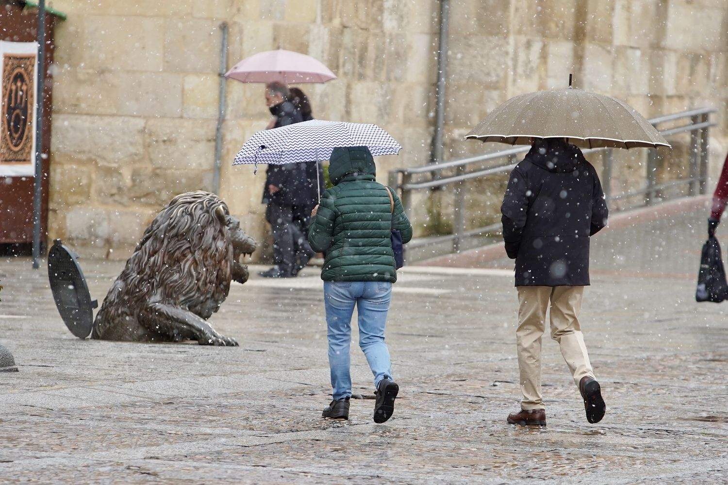  Nieve en la capital leonesa | Campillo / ICAL