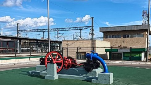 Adif restaura una bomba de vapor de agua de 1865 y la reubica en la ampliación de la estación de León