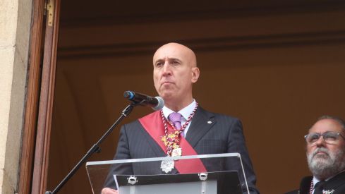 Pregón a Caballo de las Siete Palabras en León | José Martín Pregón a Caballo de las Siete Palabras en León | José Martín