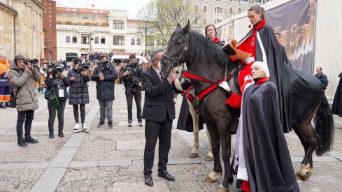 Pregón a Caballo de las Siete Palabras en León | Campillo / ICAL Pregón a Caballo de las Siete Palabras en León | Campillo / ICAL