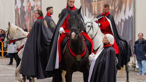 Pregón a Caballo de las Siete Palabras en León | Campillo / ICAL Pregón a Caballo de las Siete Palabras en León | Campillo / ICAL