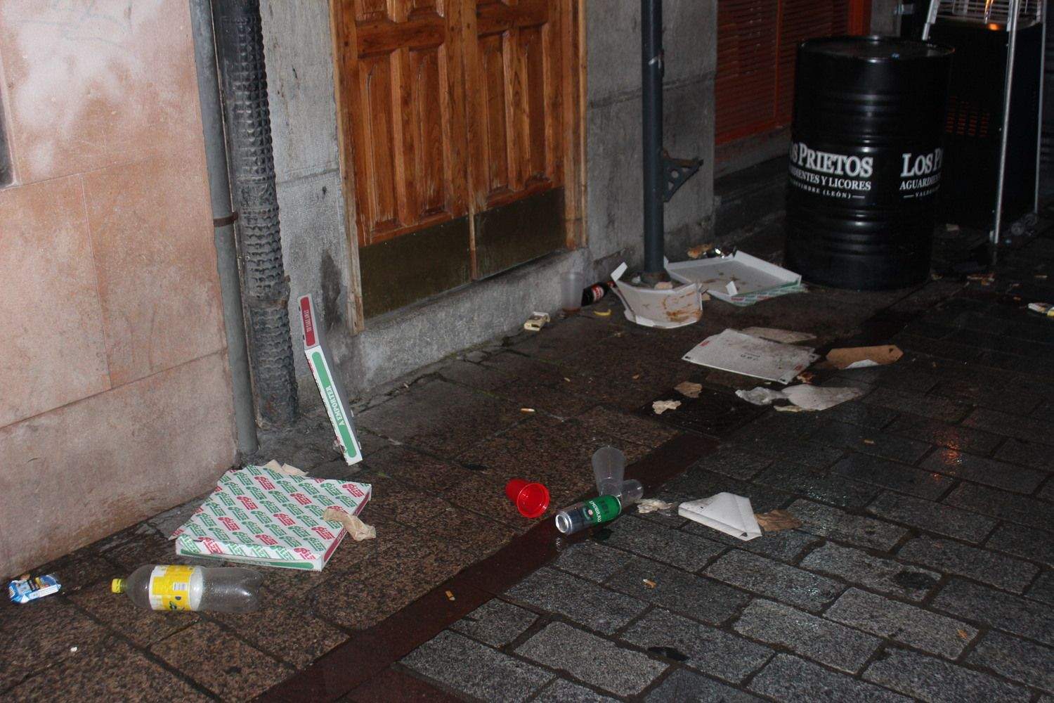 Inician una recogida de firmas para acabar con el botellón en la noche de Genarín