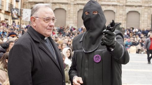 Acto de 'El Encuentro' a los pies de la Catedral de León | Campillo / ICAL