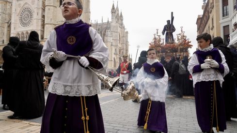 Acto de 'El Encuentro' a los pies de la Catedral de León | Campillo / ICAL