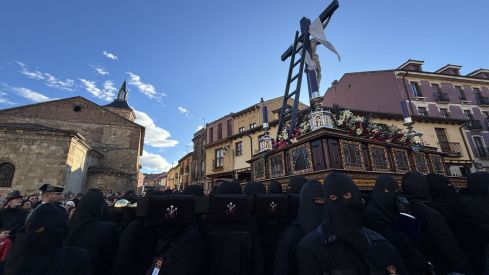 Procesión del Santo Entierro en León | José Martín Procesión del Santo Entierro en León | José Martín