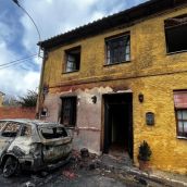 El incendio de un vehículo daña el exterior de una vivienda en Jimenez de Jamuz (León) El incendio de un vehículo daña el exterior de una vivienda en Jimenez de Jamuz (León)