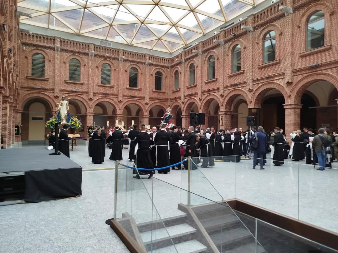 Interior del Museo Diocesano y de la Semana Santa antes del acto de la Cofradía del Santo Sepulcro - Esperanza de Vida