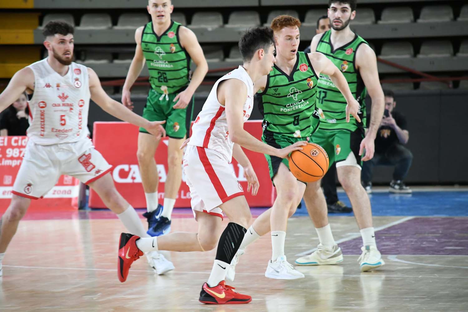Cultural Leonesa Clínica Ponferrada. Fotos Ginés Alonso. Cultural Leonesa Clínica Ponferrada. Fotos Ginés Alonso.