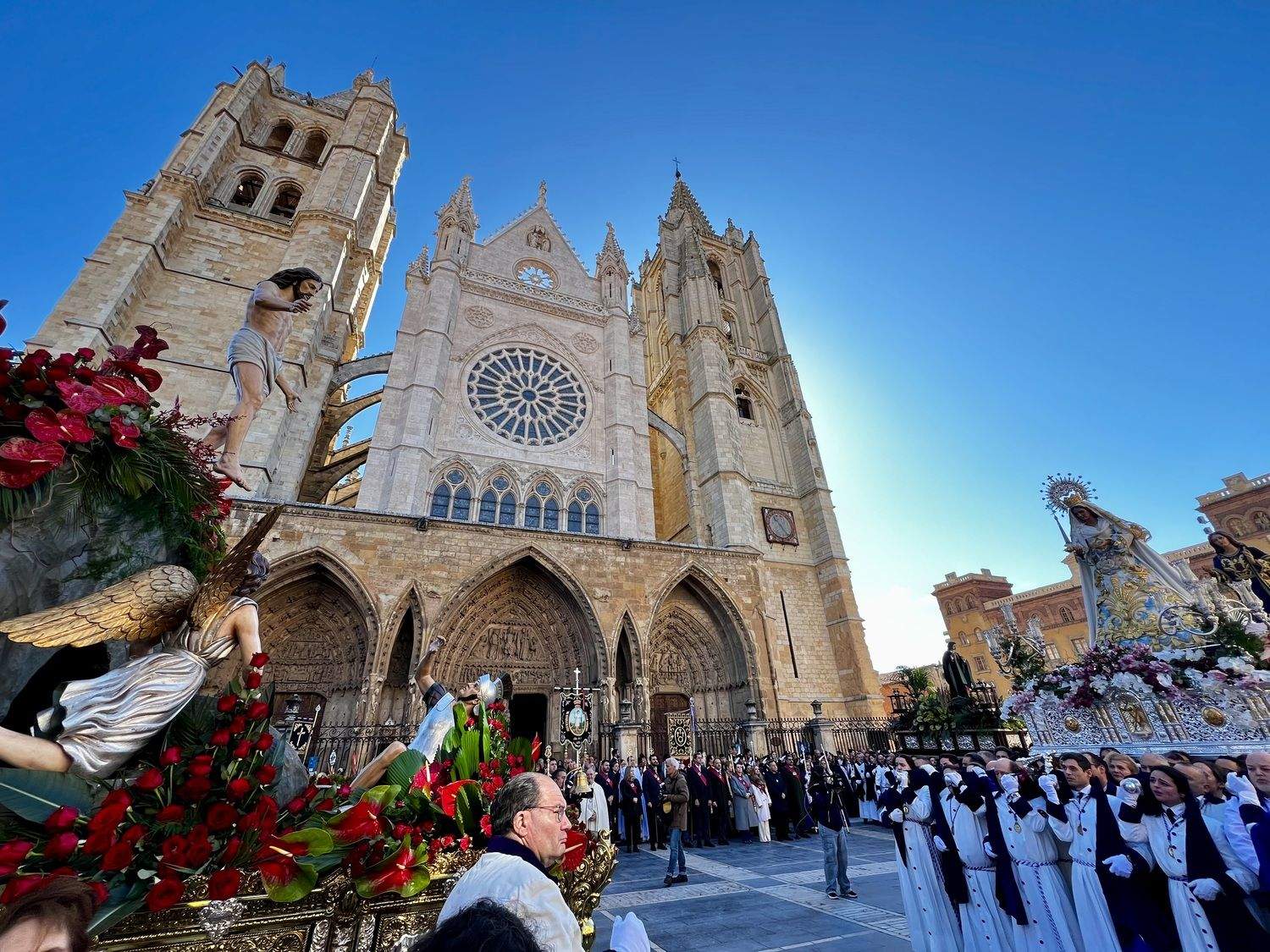 La Procesión del Encuentro pone el broche de oro a la Semana Santa de León en el Domingo de Resurección | Campillo / ICAL La Procesión del Encuentro pone el broche de oro a la Semana Santa de León en el Domingo de Resurección | Campillo / ICAL