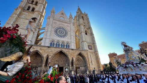 La Procesión del Encuentro pone el broche de oro a la Semana Santa de León en el Domingo de Resurección | Campillo / ICAL La Procesión del Encuentro pone el broche de oro a la Semana Santa de León en el Domingo de Resurección | Campillo / ICAL