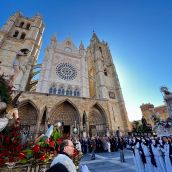 La Procesión del Encuentro pone el broche de oro a la Semana Santa de León en el Domingo de Resurección | Campillo / ICAL