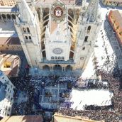 La Procesión de 'El Encuentro' en León a vista ... celestial | Policía Local de León