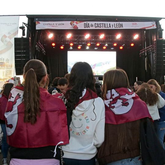 La reivindicación leonesista se hace notar en las actuaciones del Día de la Comunidad en León | Peio García / ICAL