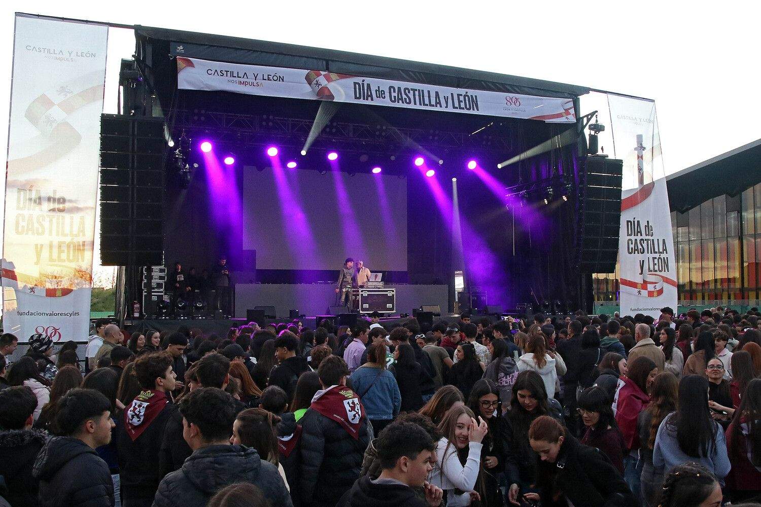 La reivindicación leonesista se hace notar en las actuaciones del Día de la Comunidad en León | Peio García / ICAL