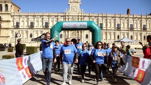 La marcha solidaria del Día de la Comunidad en León reúne a cerca de 200 personas  | Peio García / ICAL