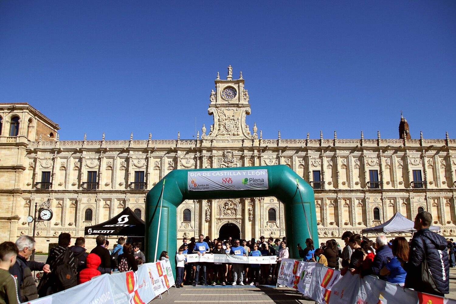  Carrera y marcha solidaria con motivo del Día de Castilla y León | Peio García / ICAL