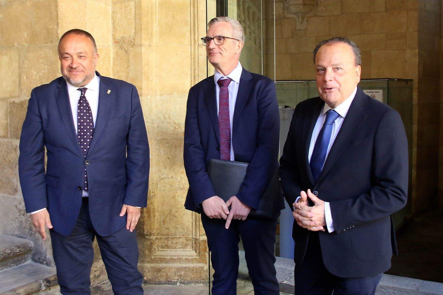 El presidente de la Diputación de León recibe al presidente del Consejo de Cuentas y la titular de la Autoridad Independiente en materia de corrupción | Peio García / ICAL