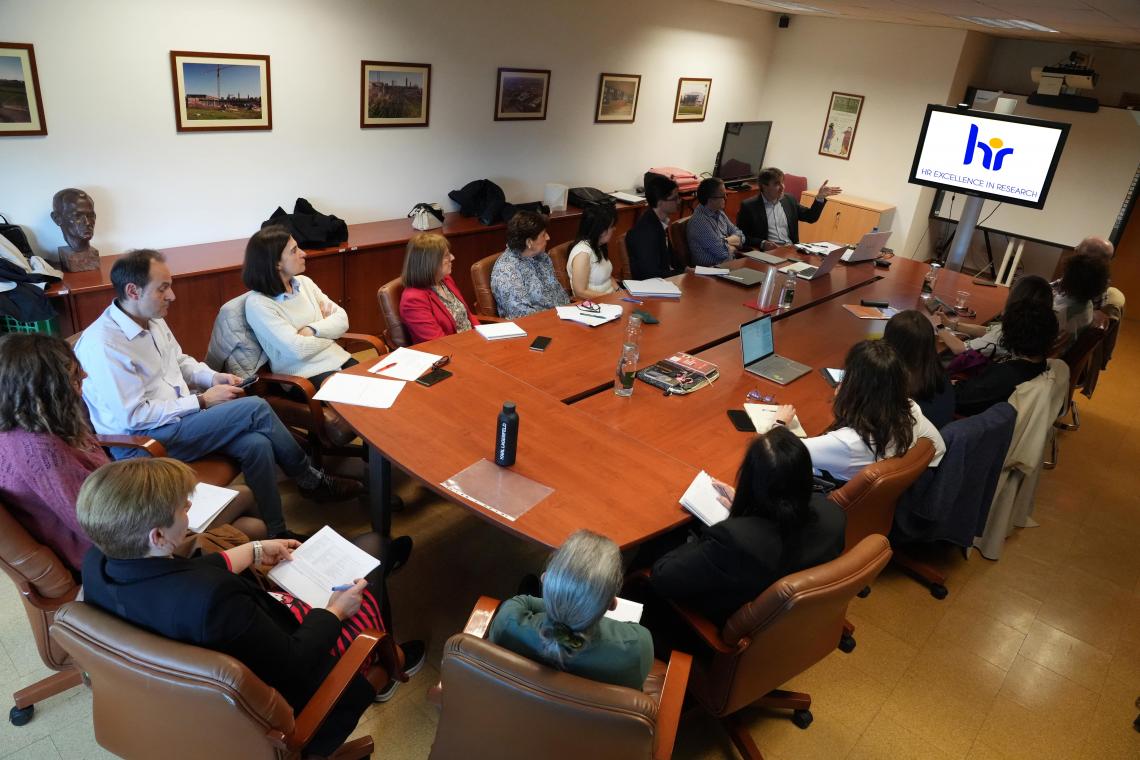 Reunión en la ULE para la renovación del sello HR Excellence in Research Award Reunión en la ULE para la renovación del sello HR Excellence in Research Award