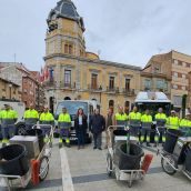 El Ayuntamiento de La Bañeza y Acciona presentan los nuevos equipos de limpieza viaria