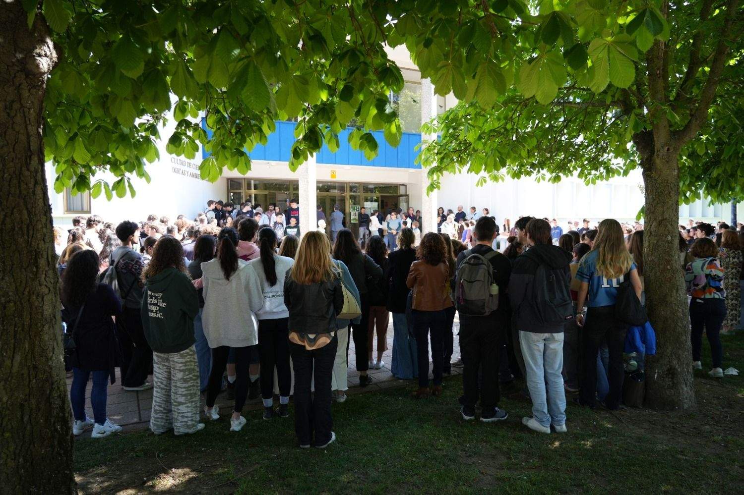 La Universidad de León recuerda con un minuto de silencio a una alumna fallecida ayer por causas naturales La Universidad de León recuerda con un minuto de silencio a una alumna fallecida ayer por causas naturales