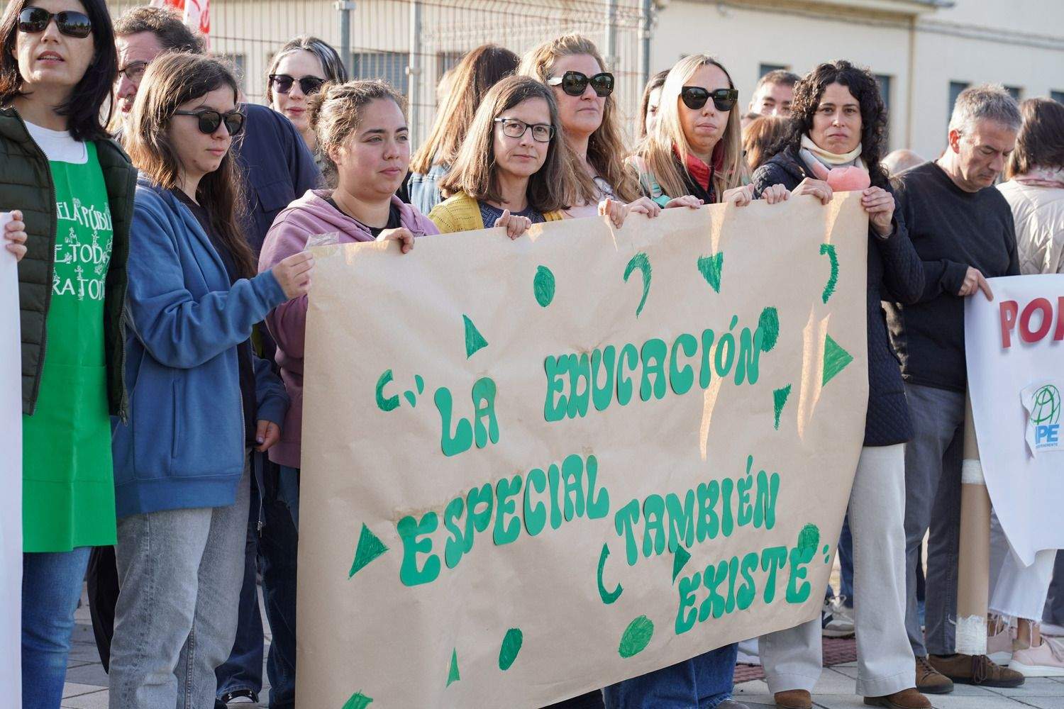 Concentración ante la situación del Colegio Señora del Sagrado Corazón de León | Campillo / ICAL Concentración ante la situación del Colegio Señora del Sagrado Corazón de León | Campillo / ICAL