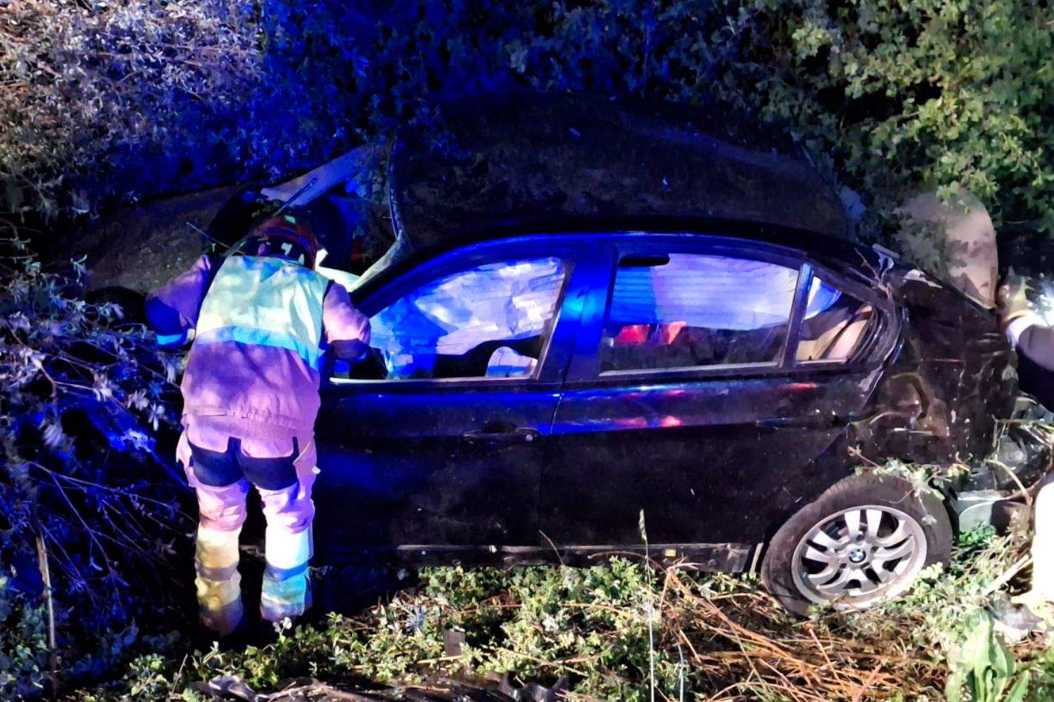 Intervención de los Bomberos de León en el accidente en Villadangos del Páramo | Bomberos de León