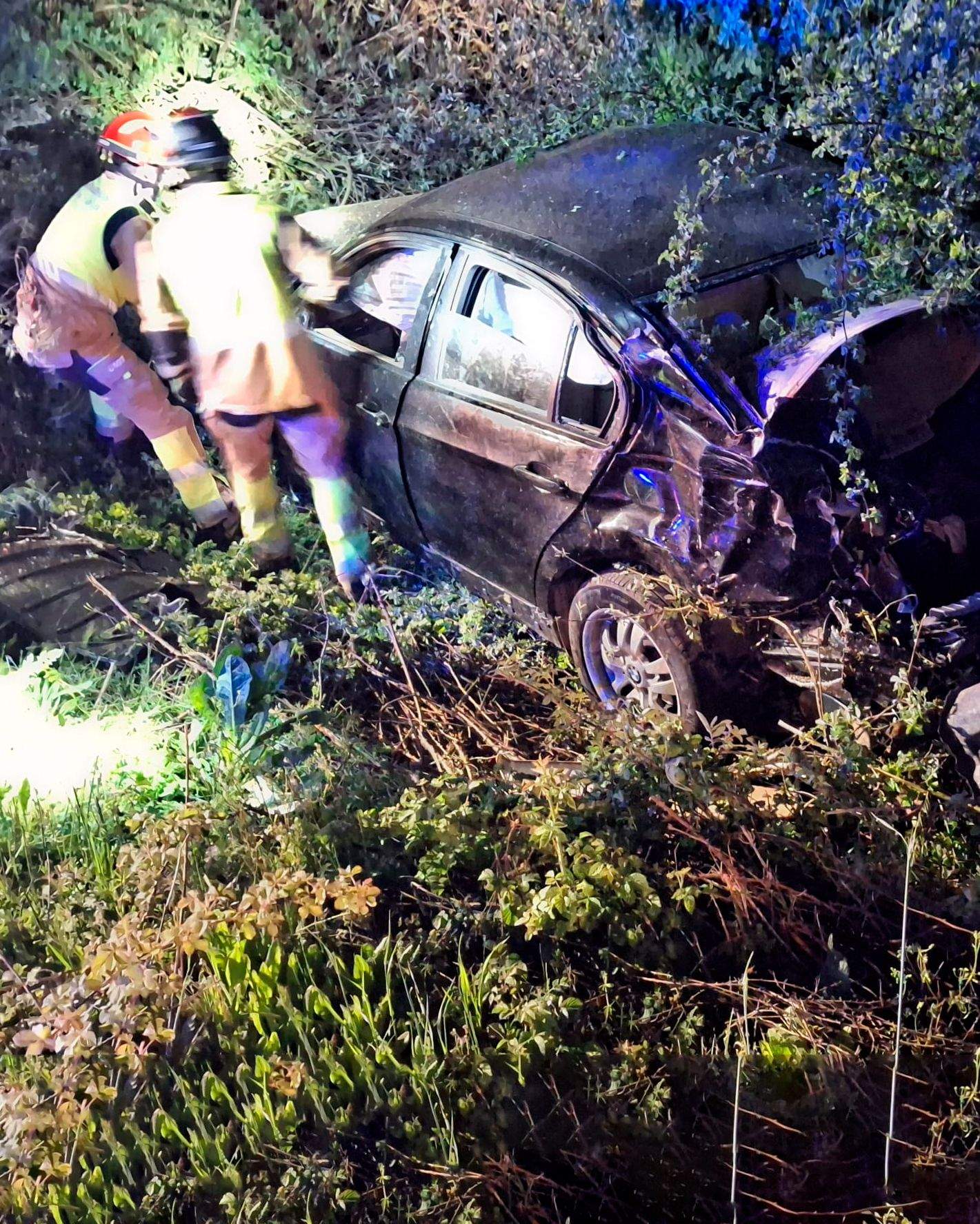 Intervención de los Bomberos de León en el accidente en Villadangos del Páramo | Bomberos de León