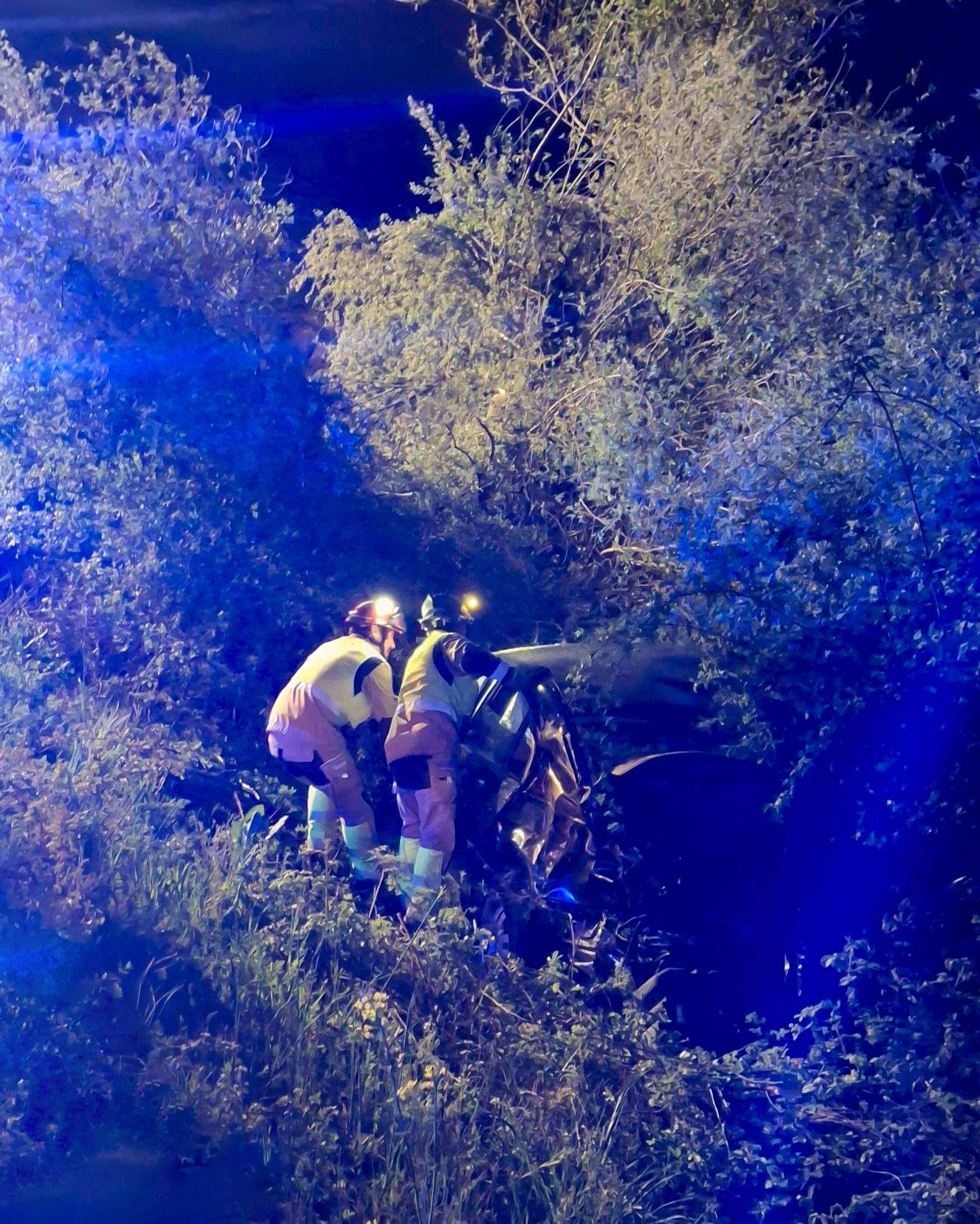 Intervención de los Bomberos de León en el accidente en Villadangos del Páramo | Bomberos de León