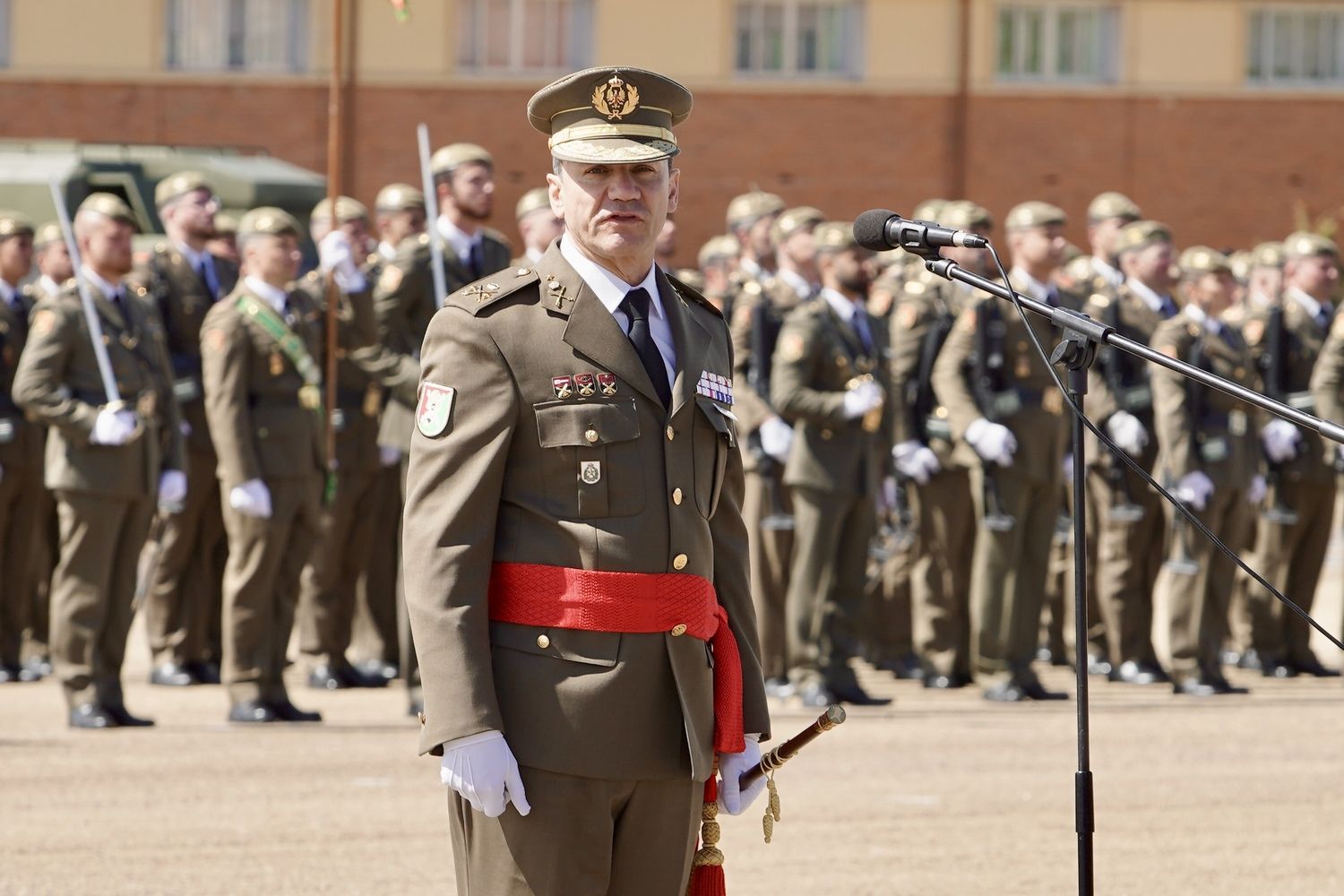 El Mando de Artillería de Campaña celebra un acto militar para conmemorar la gesta del Dos de Mayo de 1808 en la base Conde Gazola de Ferral del Bernesga (León) | Campillo / ICAL