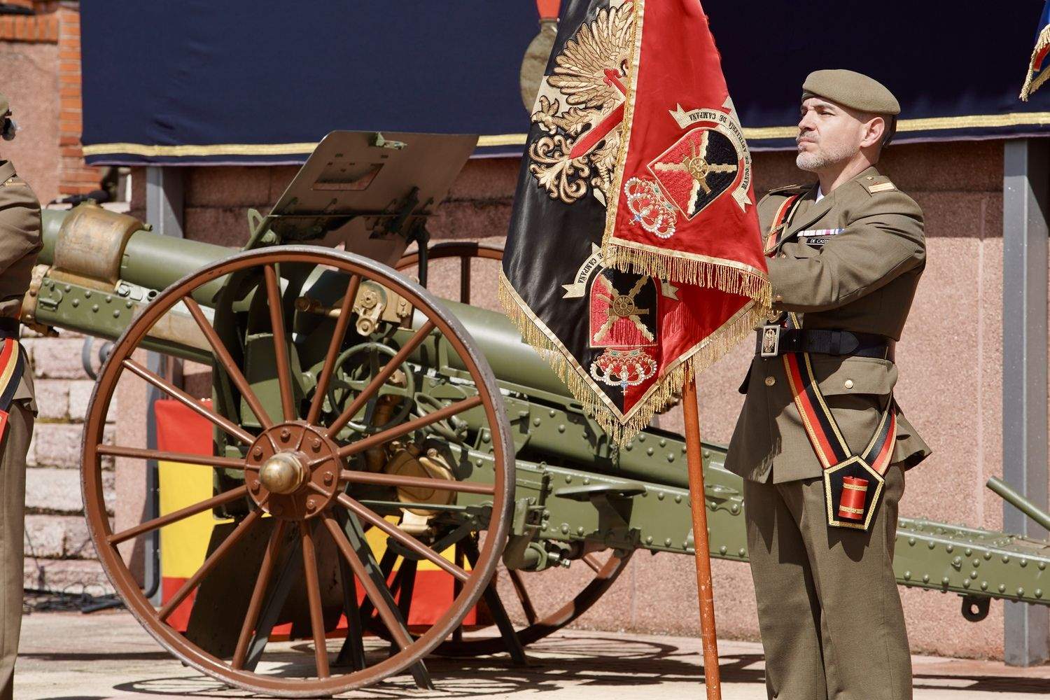 El Mando de Artillería de Campaña celebra un acto militar para conmemorar la gesta del Dos de Mayo de 1808 en la base Conde Gazola de Ferral del Bernesga (León) | Campillo / ICAL