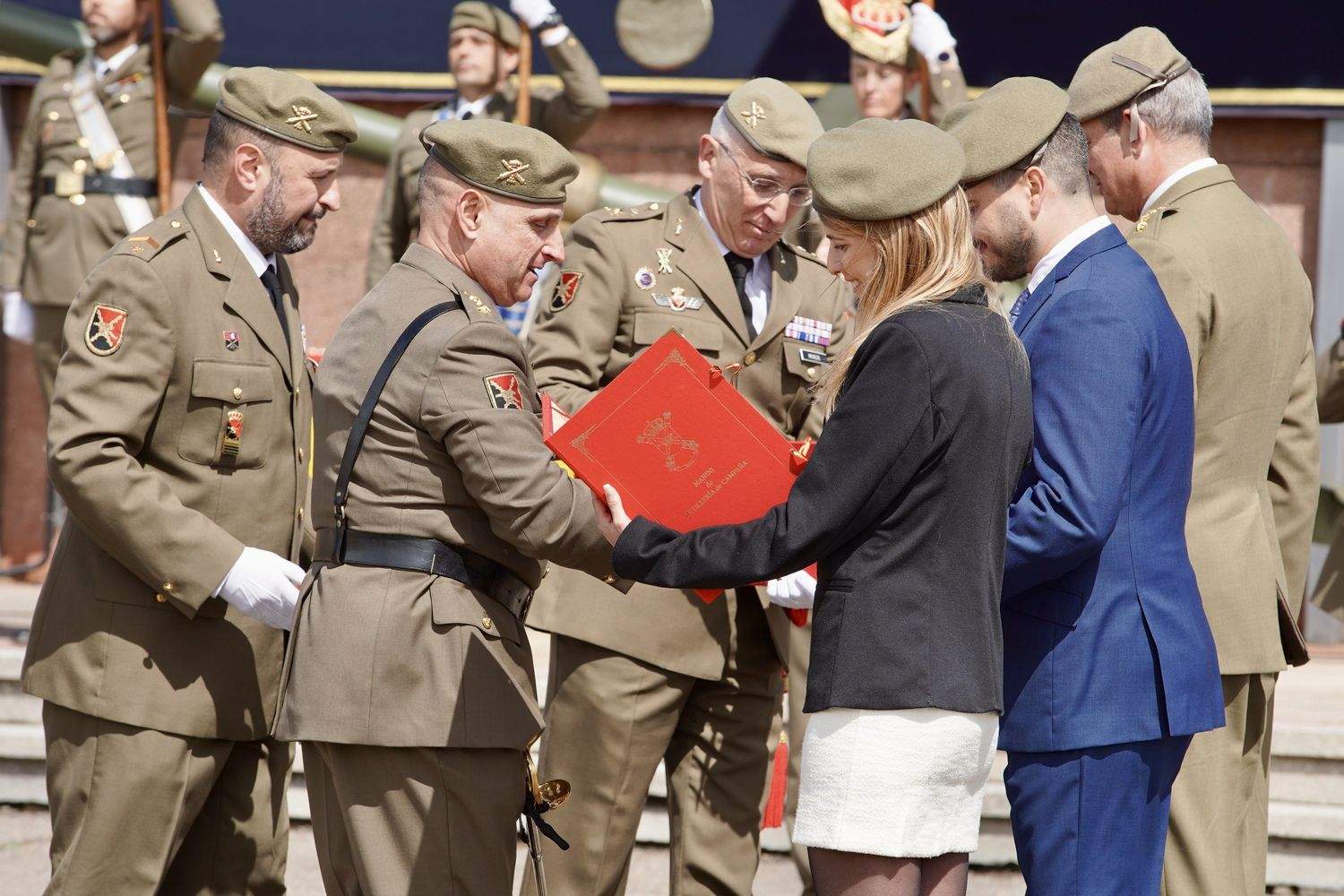 El Mando de Artillería de Campaña celebra un acto militar para conmemorar la gesta del Dos de Mayo de 1808 en la base Conde Gazola de Ferral del Bernesga (León) | Campillo / ICAL