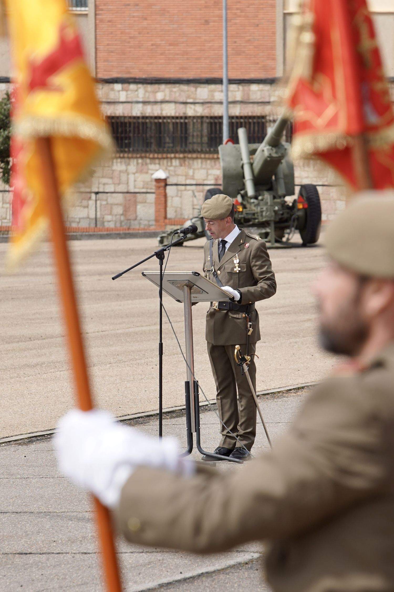 El Mando de Artillería de Campaña celebra un acto militar para conmemorar la gesta del Dos de Mayo de 1808 en la base Conde Gazola de Ferral del Bernesga (León) | Campillo / ICAL