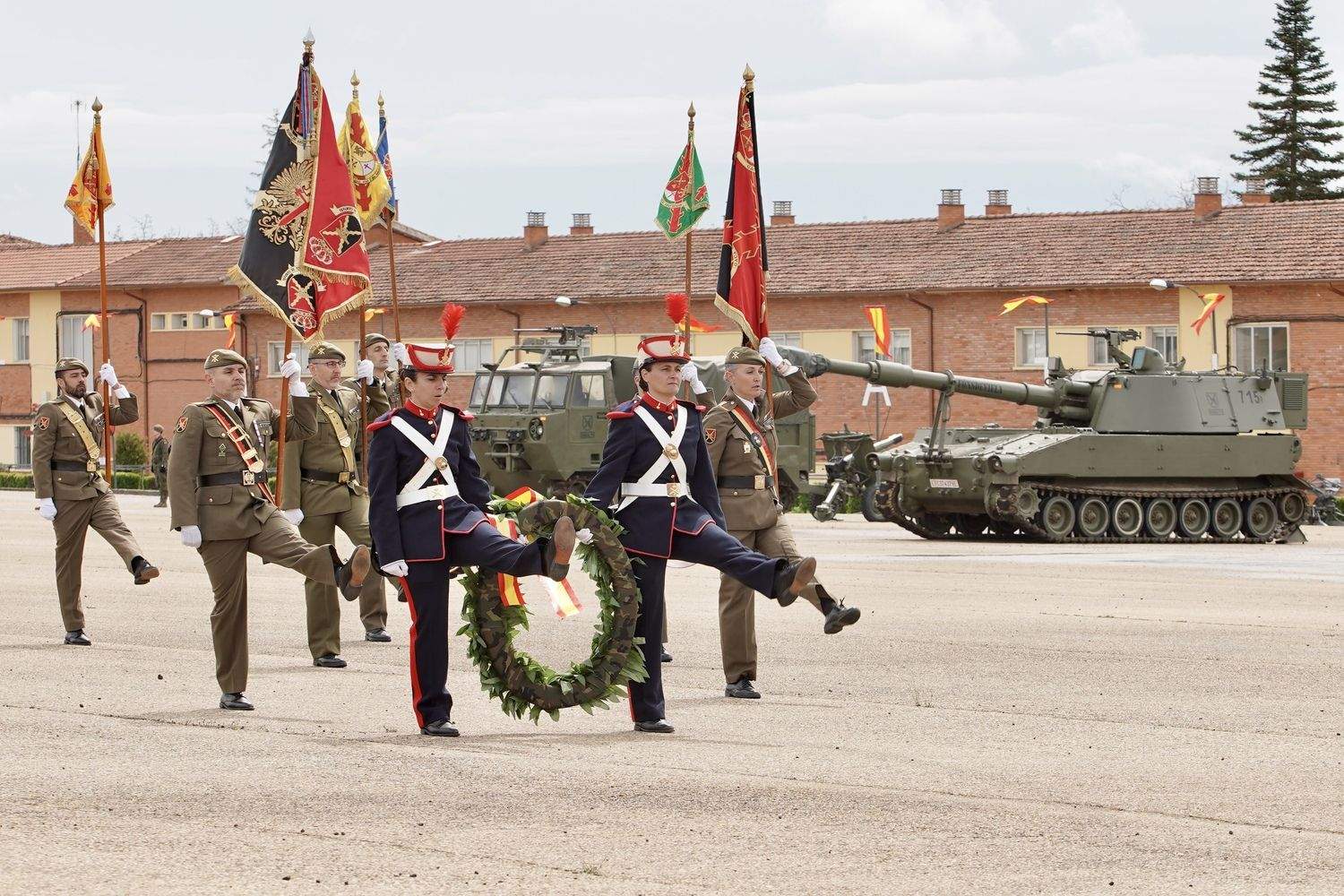 El Mando de Artillería de Campaña celebra un acto militar para conmemorar la gesta del Dos de Mayo de 1808 en la base Conde Gazola de Ferral del Bernesga (León) | Campillo / ICAL